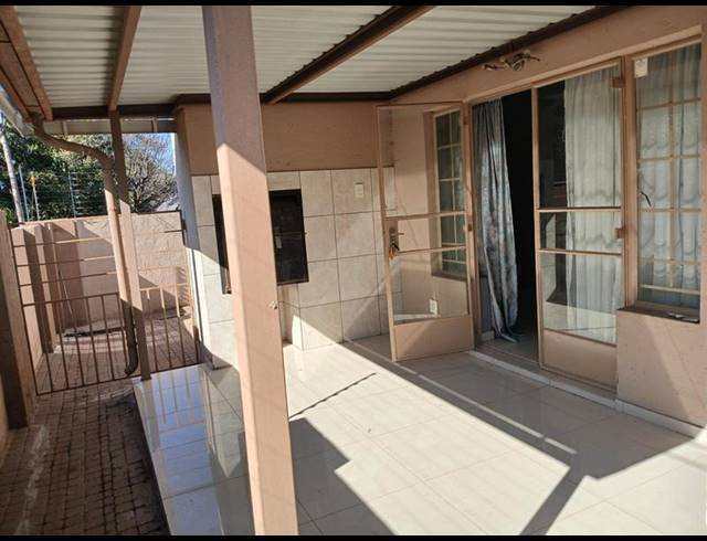 3 BEDROOM TOWNHOUSE FOR SALE IN THERESA PARK